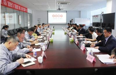 中國汽車工業(yè)協(xié)會(huì)副秘書長葉盛基一行蒞臨華晨專用車調(diào)研并指導(dǎo)廣告設(shè)計(jì)工作